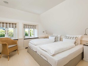 3 soveværelser, pengeskab på værelset, strygejern/strygebræt