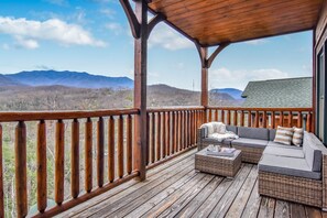 Property grounds - Up the Ante TN - Views + NO Steep Roads - Hot Tub, Theater, Game Room, Sleeps 12 (Gatlinburg)