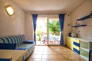 Living area - Holiday complex with swimming pool, crystal clear sea water, T-Aircondit (Zonza)