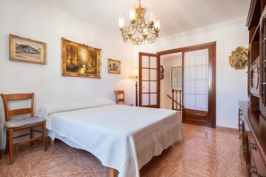 4 Schlafzimmer, Bügeleisen/Bügelbrett, kostenloses WLAN, Bettwäsche