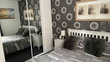 2 bedrooms, iron/ironing board, WiFi, bed sheets