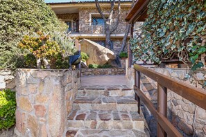 Property grounds - Tranquil Apartment "Leccio" on the Beach with Terrace, Garden & Wi-Fi (San Teodoro)