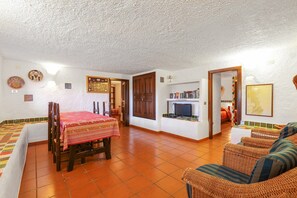 Interior - Tranquil Apartment "Leccio" on the Beach with Terrace, Garden & Wi-Fi (San Teodoro)