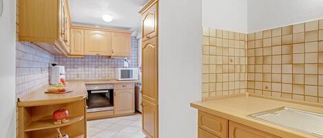 Kühlschrank, Ofen, Herdplatte, Geschirrspüler