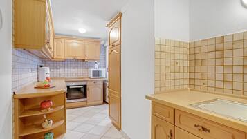 Kühlschrank, Ofen, Herdplatte, Geschirrspüler