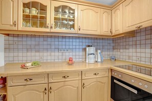 Fridge, oven, stovetop, dishwasher - Apartment "König" with Terrace, Wi-Fi, Garden & Mountain View (Berchtesgaden)