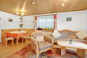 TV, ping pong, stereo - Apartment "König" with Terrace, Wi-Fi, Garden & Mountain View (Berchtesgaden)