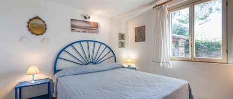 5 bedrooms, iron/ironing board, free WiFi, bed sheets