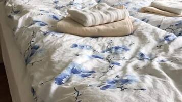 مكتب وأسرّة أطفال/رضّع (مجانًا) وواي فاي مجانًا