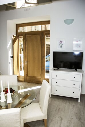 Appartement, 1 chambre | Restauration dans la chambre