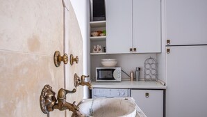 Apartamento, 1 habitación | Cocina básica privada | Máquina de café espresso, frigorífico grande, microondas y horno