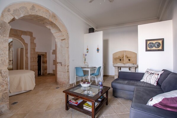 Apartment, 1 Bedroom | Living area | LCD TV - Casa di Leon (Syracuse)