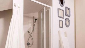 Apartment, 1 Bedroom | Bathroom shower - Casa le Sardine (Syracuse)