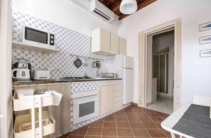 Appartamento, 1 camera da letto | Angolo cottura privato | Frigorifero con congelatore, microonde, forno, piano cottura