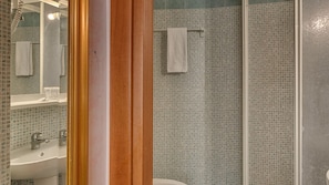Shower, towels