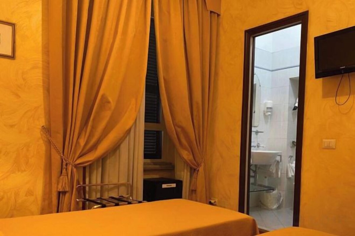 Soundproofing, free WiFi, bed sheets
