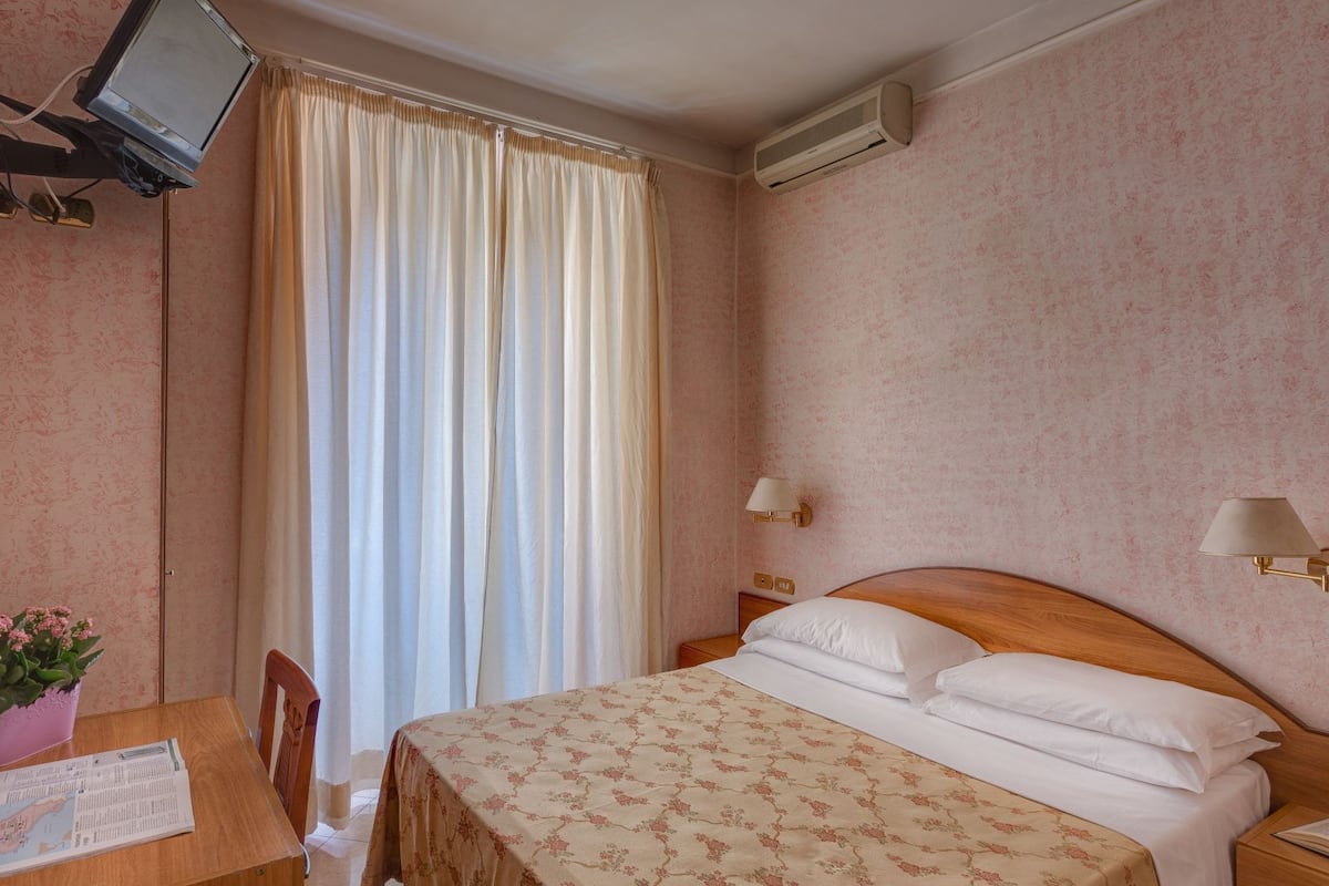 Sistema de insonorización, wifi gratis y ropa de cama 