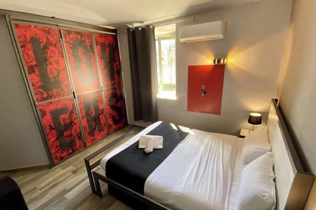 Sistema de insonorización, wifi gratis y ropa de cama 