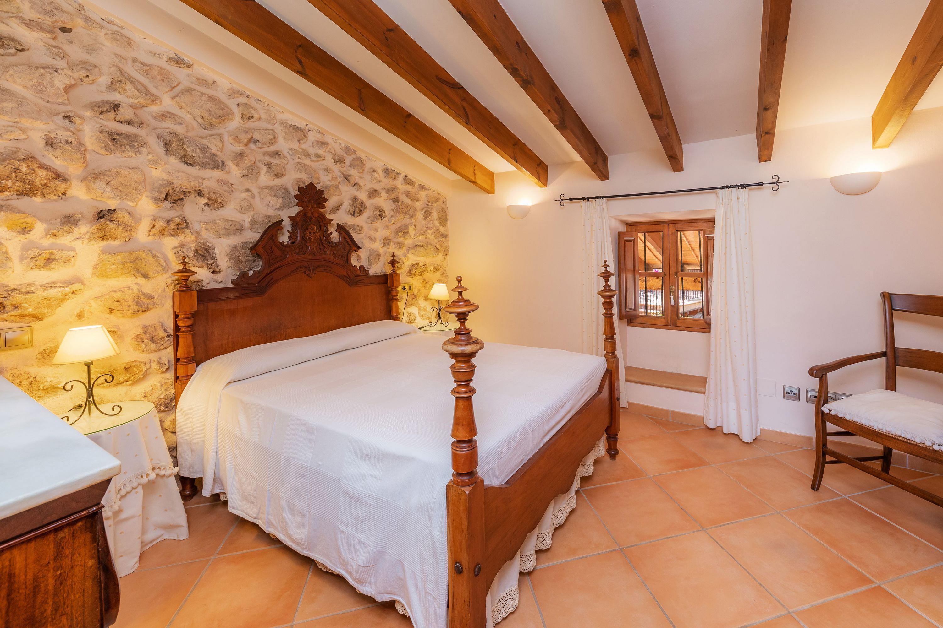 4 chambres, fer et planche à repasser, Wi-Fi gratuit, draps fournis