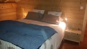 4 chambres, fer et planche à repasser, lit parapluie, Wi-Fi gratuit