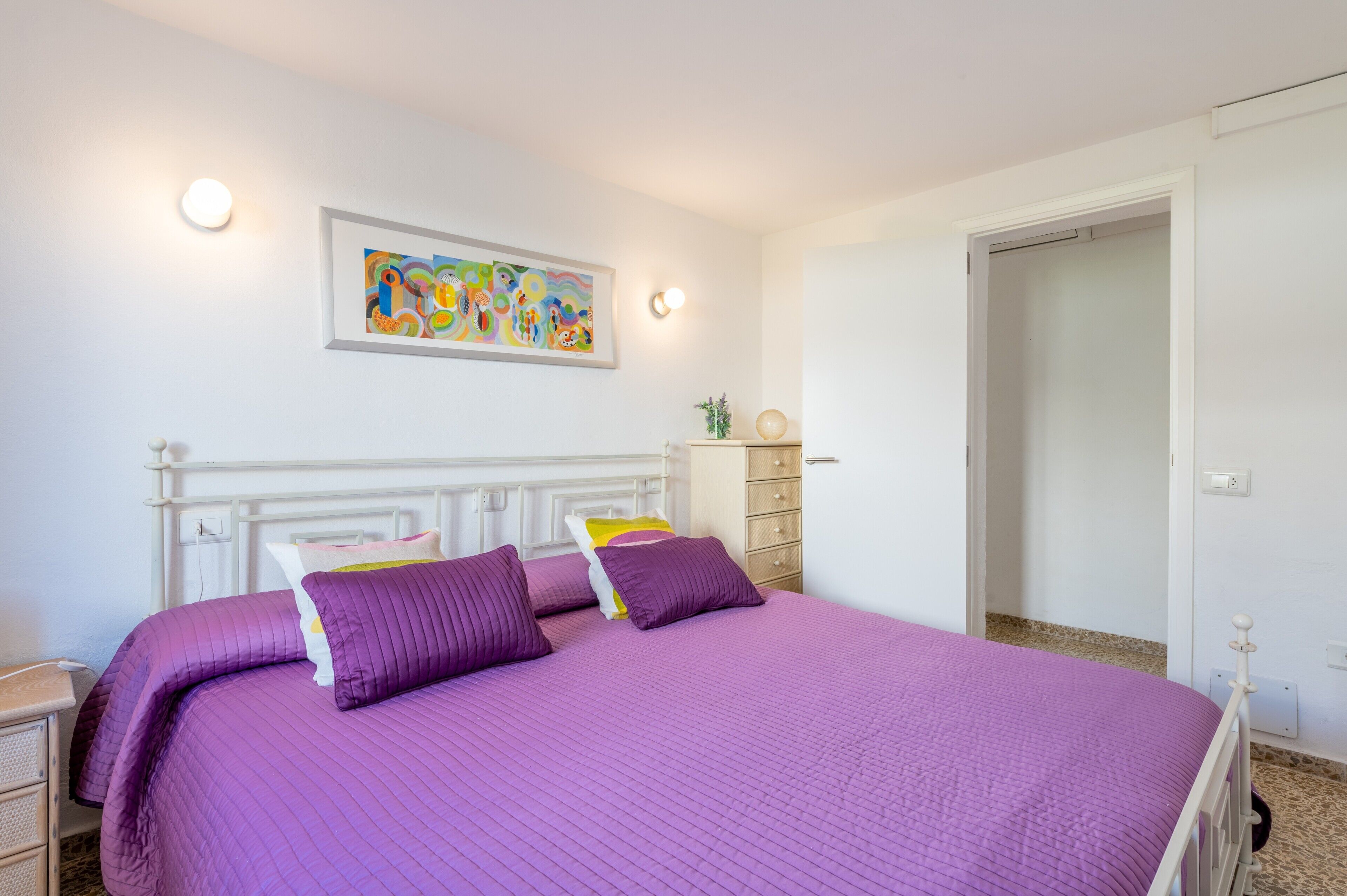 4 bedrooms, iron/ironing board, free WiFi, bed sheets