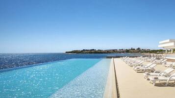 Beach nearby, sun-loungers, beach umbrellas, snorkelling