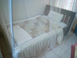 Single Room | Desk, free WiFi, bed sheets