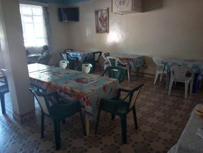 Spécialités Cuisine locale et internationale