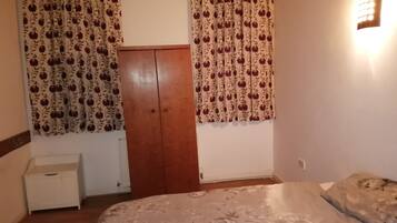 Basic Single Room | Premium bedding, free WiFi