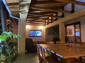 Outdoor dining