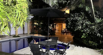 Belle grande maison, prĂšs des restaurants, unicentro, jardĂn plaza et plus.