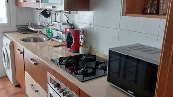 Fridge, microwave, oven, coffee/tea maker