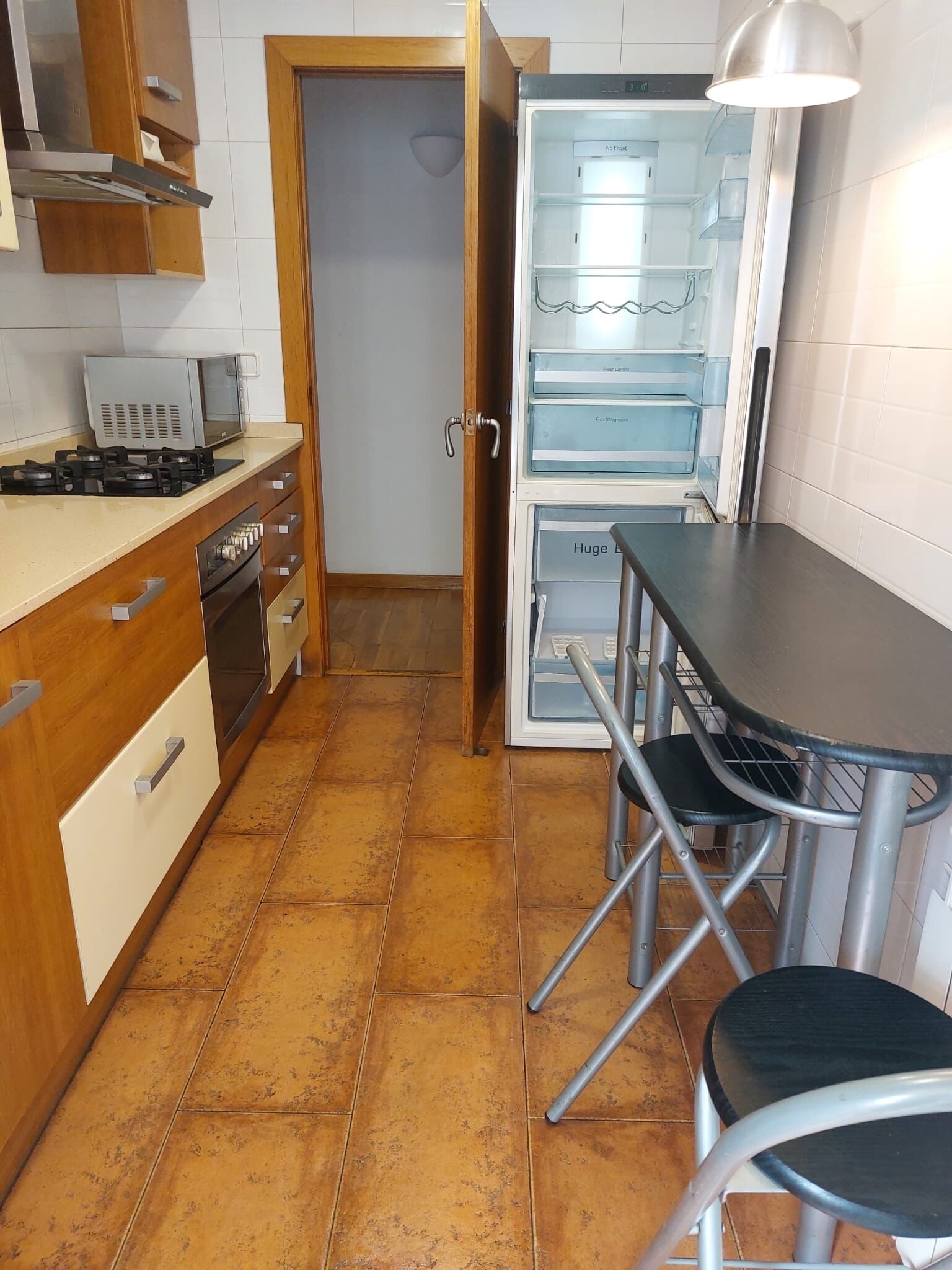 Fridge, microwave, oven, coffee/tea maker
