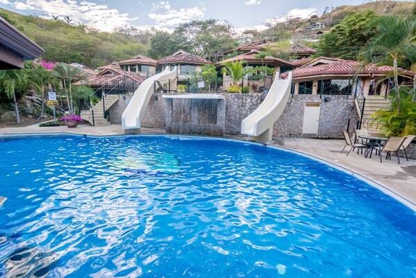 Outdoor pool - Casa Connie (Sardinal)