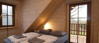 Beautiful wooden Villa "Albert" with Wi-Fi, Garden, Balcony, Terrace