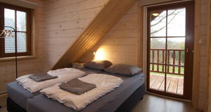 Belle villa en bois "Albert" avec Wi-Fi, Jardin, Balcon, Terrasse