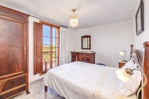 2 bedrooms, iron/ironing board, free WiFi, bed sheets - Finca "Es Turó Des Bessons" with Panoramic View and Pool (MANACOR)