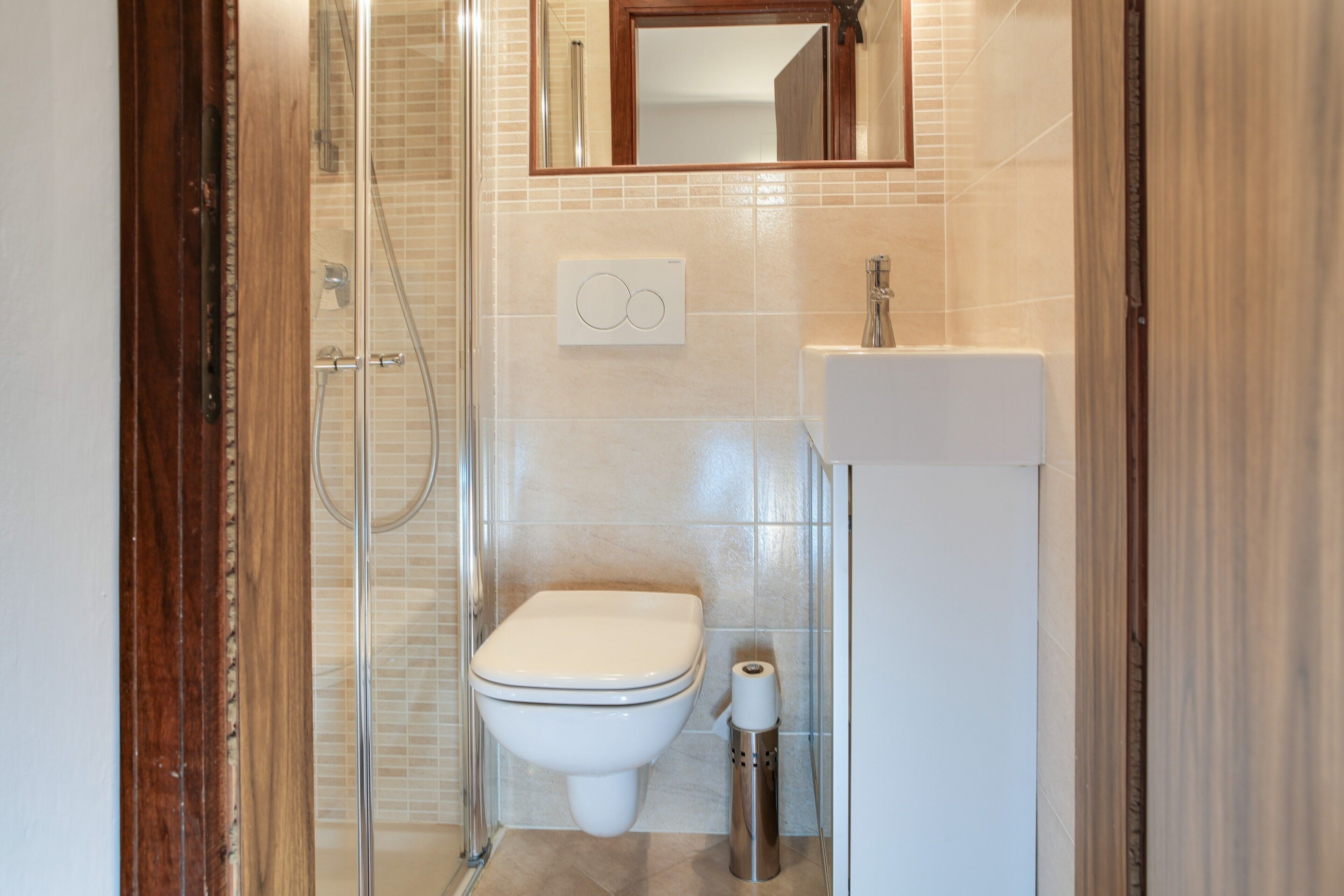 Een douche, een haardroger, handdoeken