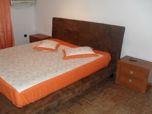 2 bedrooms, WiFi, bed sheets