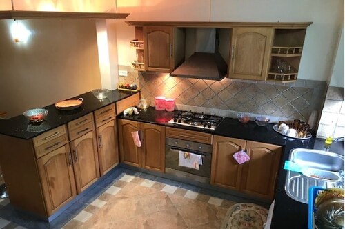 Secured quiet holiday stay - 2 mins walk to beach