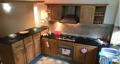 Secured quiet holiday stay - 2 mins walk to beach