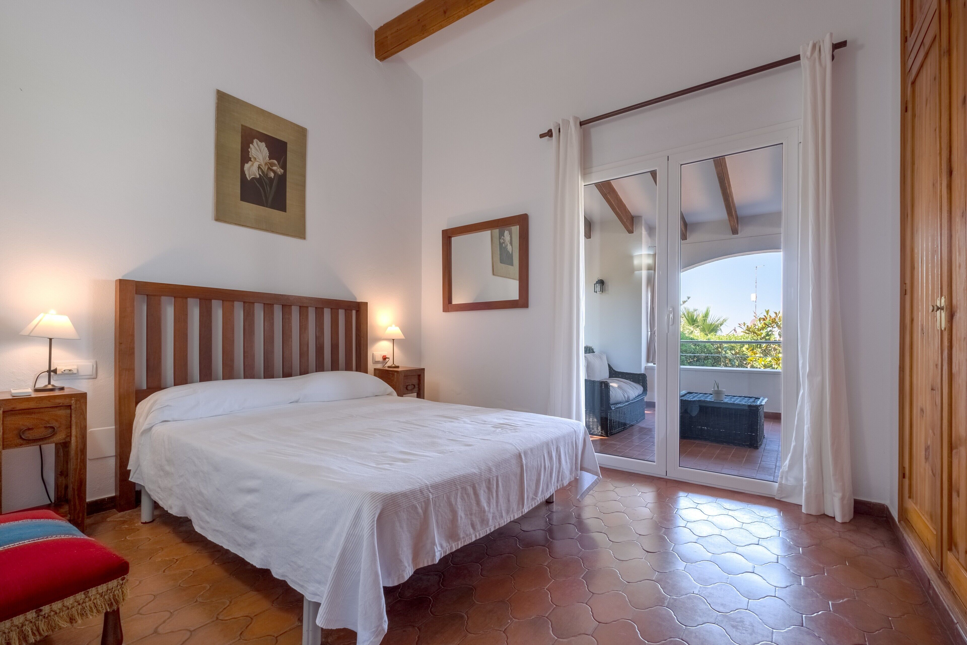 4 bedrooms, iron/ironing board, free WiFi, bed sheets