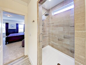 Combined shower/tub, eco-friendly toiletries, hair dryer, towels