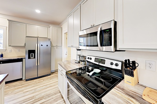 Refrigerador, microondas, horno, placa de cocina