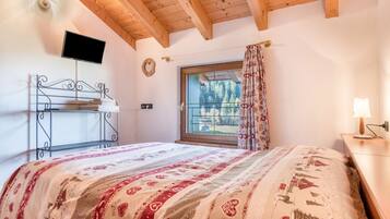 2 bedrooms, bed sheets