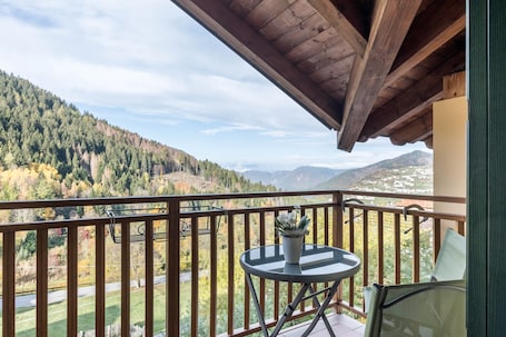 Property grounds. Apartment 'Dimora La Quiete' with Mountain View, Private Terrace and Balcony