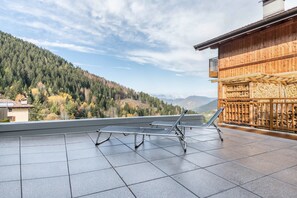 Terrace/patio - Apartment 'Dimora La Quiete' with Mountain View, Private Terrace and Balcony (Bedollo)