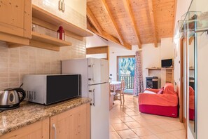 Interior - Apartment 'Dimora La Quiete' with Mountain View, Private Terrace and Balcony (Bedollo)