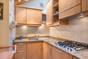 Frigorifero, microonde, piano cottura, macchina per tè/caffè