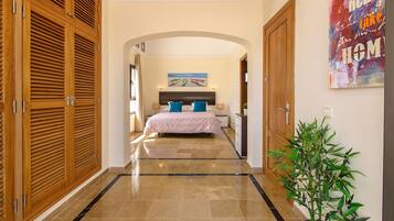 3 Schlafzimmer, BĂŒgeleisen/BĂŒgelbrett, kostenloses WLAN, BettwĂ€sche